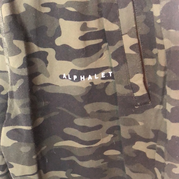 Men’s Alphalete Camo Performance Joggers - Picture 4 of 6